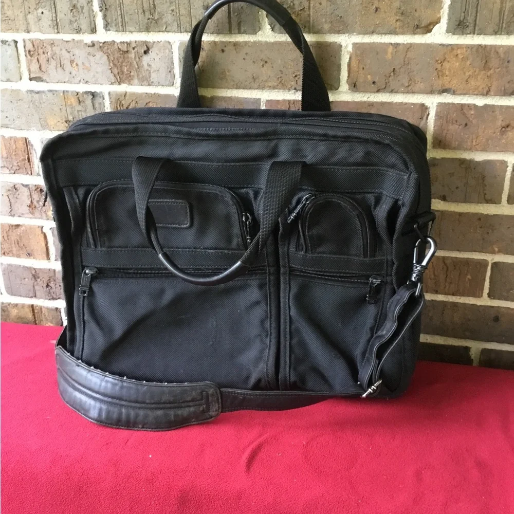 Classic Black Men's Laptop Briefcase with Multiple Front Pockets